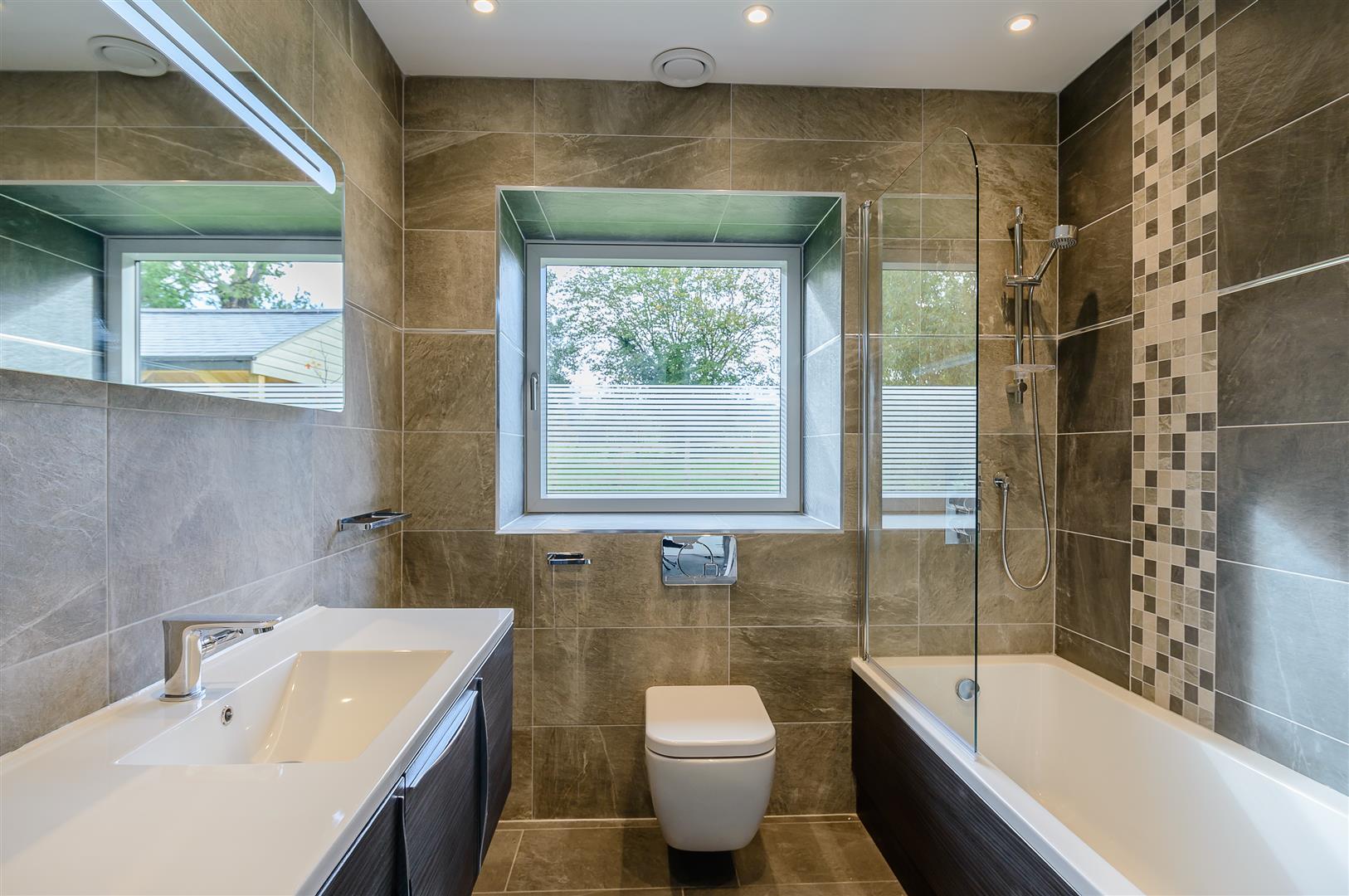 5 Bedrooms, House - Semi-Detached